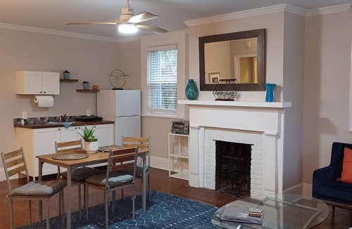 Anderson Township Apartment | Cozy Suburban Nest! 20 minutes to Downtown & Clifton. Easily enjoy the City!