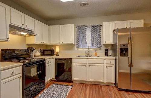 Austell Villa | Crestside 7271 · Conveniently located next to I-20/SixFlags/Atlanta