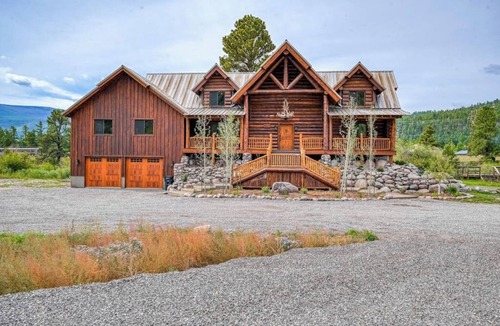 South Fork House | Custom riverfront log home w/hot tub, decks & fireplace
