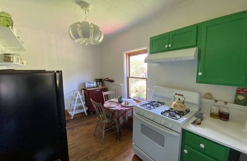 Town of White Creek Apartment | CUTE 1 BEDROOM APARTMENT WITHIN A FARM SETTING