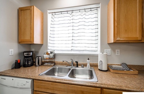 Bayshore - Klatt House | Cute & Close to Dining, Trails, Shopping, Airport! Perfect Anchorage location!