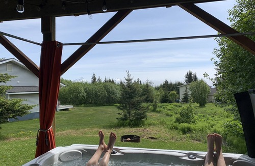 Homer House | Daybreeze Vacation Home w/Hot Tub & Gorgeous View