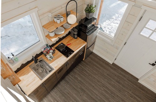 Chugiak Ski Chalet | Deluxe mountain-based retreat for two in Eklutna Valley