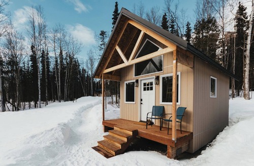 Chugiak Ski Chalet | Deluxe mountain-based retreat for two in Eklutna Valley