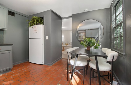East Side Apartment | Designer 2 Bedroom Apt in Atlanta near Midtown, Emory