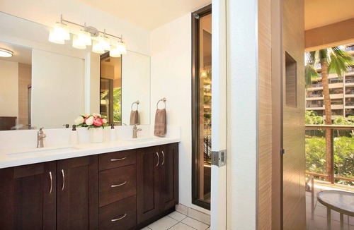 Kahana Condo | DIRECT BEACHFRONT 3BR 2BA! INCREDIBLE VIEWS! Sleeps up to 10! AC!