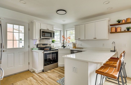 Thompson House | Direct Lakefront Retreat | Indian Ranch | Casinos