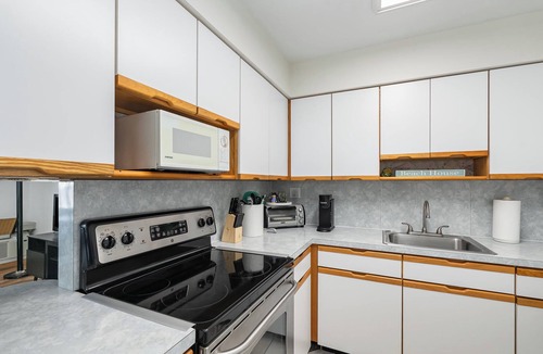 Crescent Beach Apartment | Direct Ocean Complex! Beach Villa 5