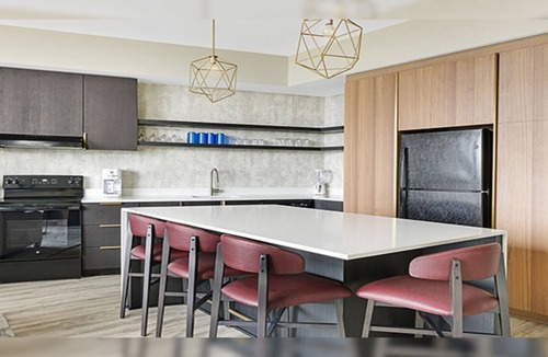 Castleberry Hill Resort | Discover Southern Charm and Urban Excitement at Wyndham Atlanta – 1 Bd Deluxe