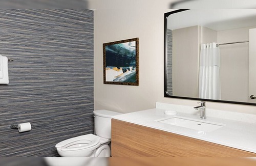 Castleberry Hill Resort | Discover Southern Charm and Urban Excitement at Wyndham Atlanta – 1 Bd Deluxe