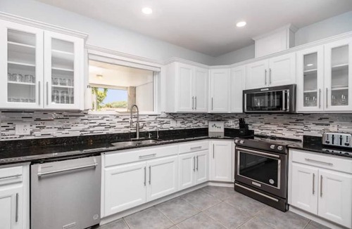 Forest Isles House | Dock, Kayaks, Pool, JACUZZI, ping pong, billiards, all beach gear, and more!
