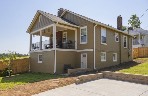 East Nashville House | Dog-Friendly Shelby Park Home · 3BR Sleeps 8