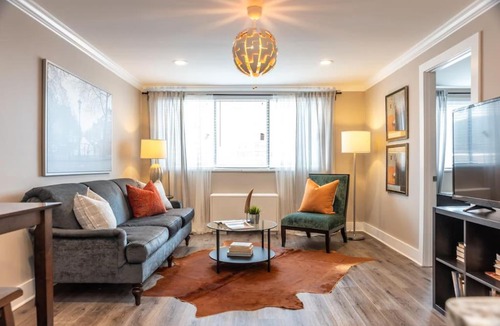 Downtown Atlanta House | Downtown ATL Condo w Pool King Bed LM1K2T