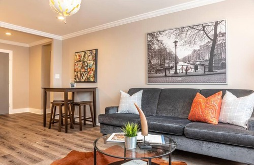 Downtown Atlanta House | Downtown ATL Condo w Pool King Bed LM1K2T
