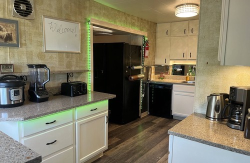 Fairview House | Downtown Gated Hideaway
