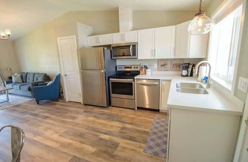Palmer Bed & Breakfast | Downtown Palmer Retreat Stunning Mountain Views