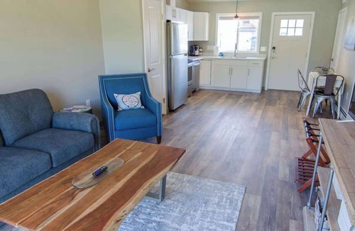 Palmer Bed & Breakfast | Downtown Palmer Retreat Stunning Mountain Views