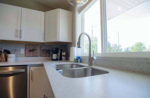 Palmer Bed & Breakfast | Downtown Palmer Retreat Stunning Mountain Views