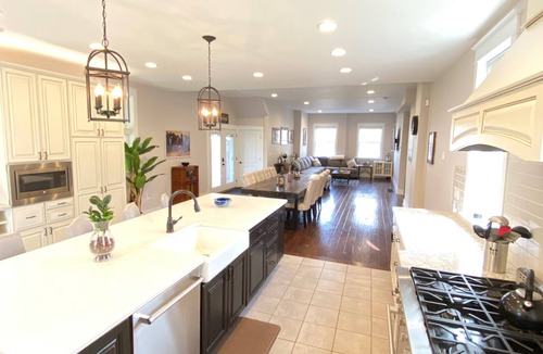 Saratoga Springs House | Downtown - Spacious Open Floor plan & Huge Kitchen Perfect for Family & Friend