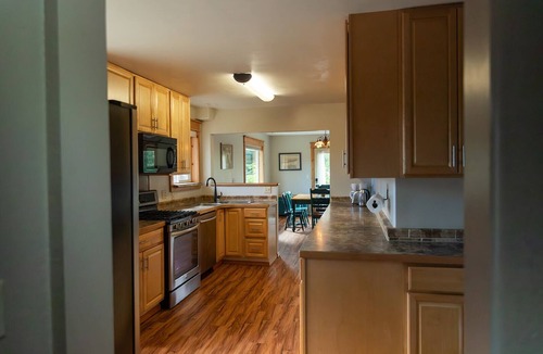 Homer Apartment | Driftwood Dreams- 3 BR in the heart of Homer