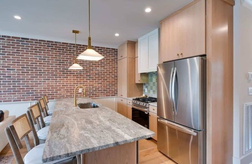 Hillsboro Village House | Eclipse-Walk to Belmont University-Mins 2 Broadway