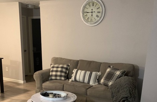 Beavercreek Apartment | Elegant and Romantic1 bedroom Apartment Right across the street from the Green !