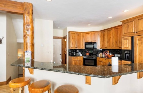 Steamboat Springs House | Elegant, walk-to-gondola home w/private hot tub, fireplace & shared pool/gym