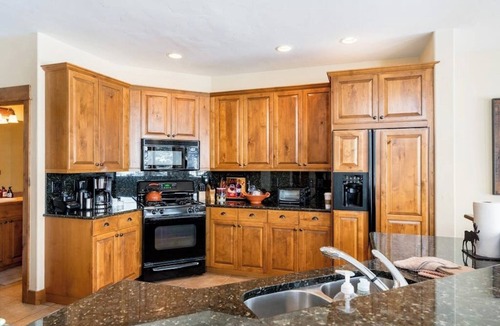 Steamboat Springs House | Elegant, walk-to-gondola home w/private hot tub, fireplace & shared pool/gym