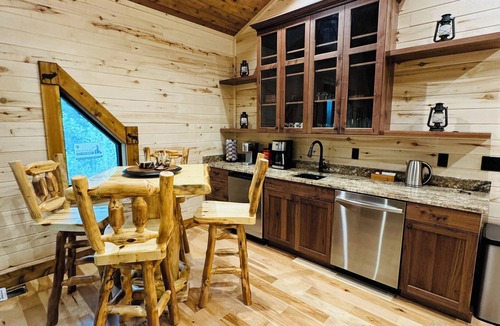 Island Park Cabin | Elk Meadows Luxury Lodge-10 min to Yellowstone+two Hot tubs+AC+Sauna+Wifi