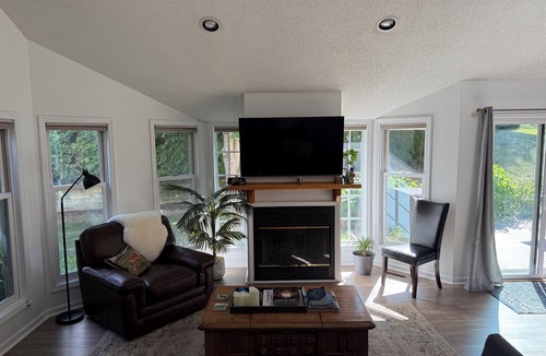 Saratoga Springs House | Enjoy Saratoga Springs in comfort from this beautiful Townhome on Saratoga Lake!