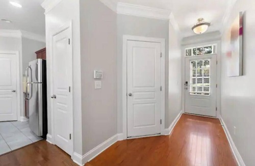 Woodstock House | Enjoy the comfort and convenience of our Townhouse and make lasting memories!