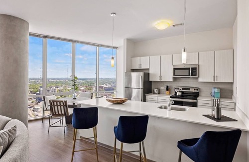 Sobro Apartment | Enjoy Vibrant Nashville | Rooftop Terrace & Modern Amenities | Top Spots Nearby