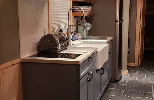 Jesse Lee Heights House | Entire House Tiny Home: close to cruise ship terminal and downtown Seward