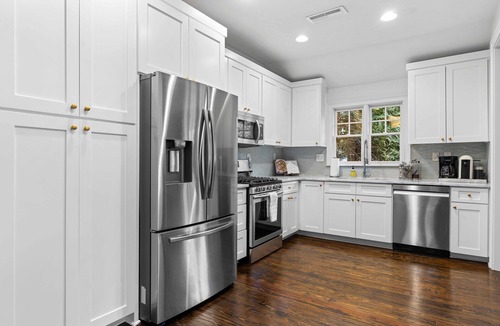 Decatur House | Entire Private Property – Sleeps 15, 3 Kings, Fenced Yards & Workspaces, Decatur