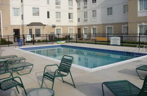 Mayfield Heights Condo | Equipped Suite | 24-Hour Business Center, Fitness Center + Free Daily Breakfast
