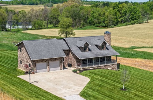 Mount Vernon House | Escape to Cedar Lodge - Sleeps 20 - Activities, Hot Tub, & Close to Attractions!