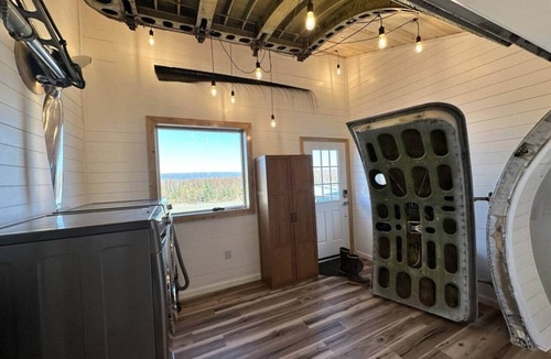 Houston House | Everts DC-6 Cargo Plane: Sleep in an Alaskan Legend