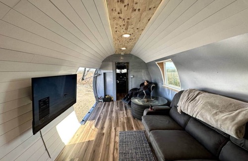 Houston House | Everts DC-6 Cargo Plane: Sleep in an Alaskan Legend