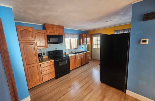 Dracut Apartment | Executive Suite with Kitchen, Bath & Parking