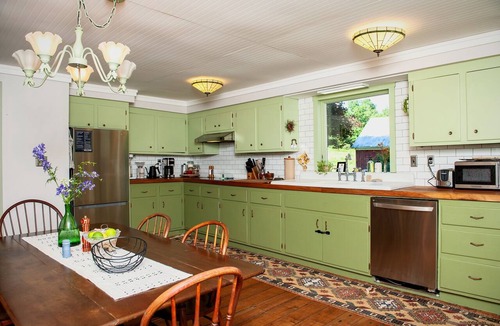 Jefferson House | Experience a Bespoke Farmhouse with Private Trails