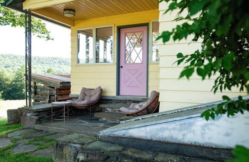 Jefferson House | Experience a Bespoke Farmhouse with Private Trails
