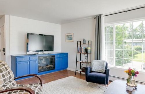 University Area Apartment | Explore Chugach & Beaches! Anchorage Adventure Pad