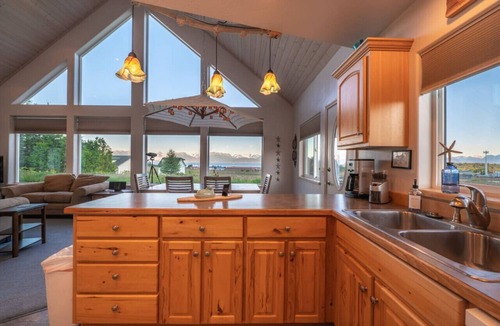 Kachemak House | Feathers + Fireweed