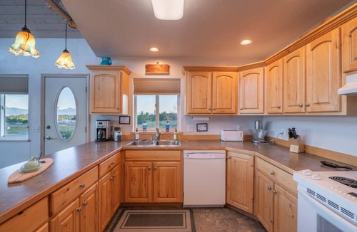 Kachemak House | Feathers + Fireweed