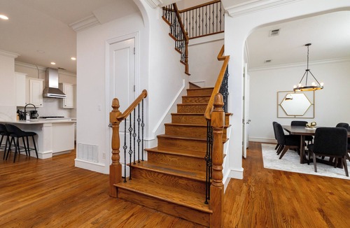 Knox - Henderson House | Fireplace, Workspace + Sleeps 8 - Downtown Dallas
