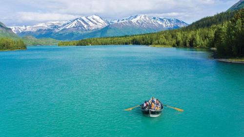 Sterling Cabin | Fish Camp – Rustic Retreat with 4 Cabins, Gazebo & Kenai River Access Sleeps 14