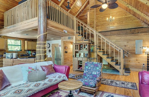 Bell Cottage | Fish & Float at Natural Springs! Log Cabin in Bell