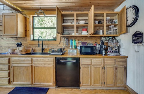 Bell Cottage | Fish & Float at Natural Springs! Log Cabin in Bell