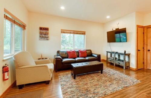 Ridgeway House | Fisherman’s Cabin in Soldotna Near Kenai River!