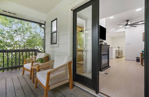 Barton Hills Apartment | Forest Bend